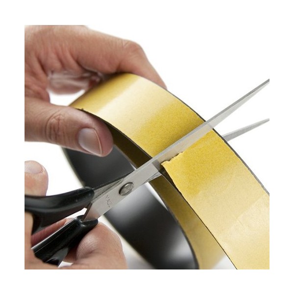 Bandă magnetică autoadezivă - lățime: 30 mm, grosime: 1,5 mm - se poate tăia cu foarfeca