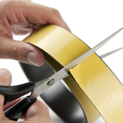 Bandă magnetică autoadezivă - lățime: 30 mm, grosime: 1,5 mm - se poate tăia cu foarfeca