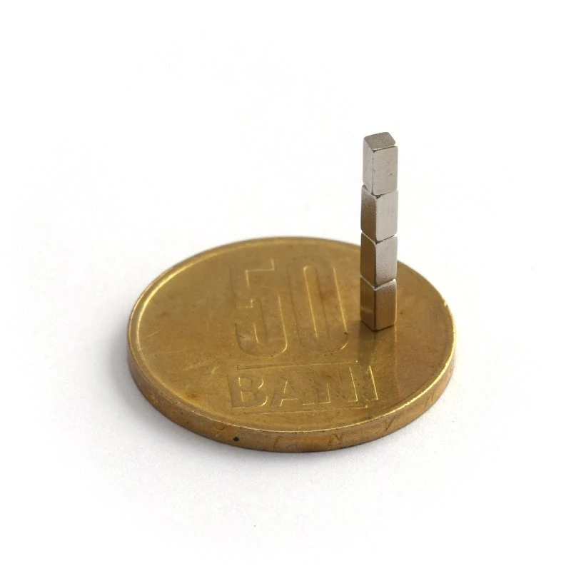 Magnet neodim bloc 2 x 2 x 4 mm - N42 grup vertical cu moneda de 50 bani