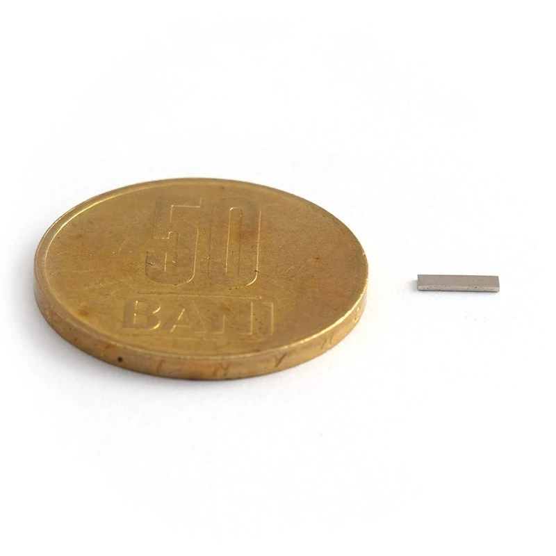 Magnet neodim bloc 5,85 x 1,5 x 0,45 mm - N48H cu moneda de 50 bani