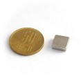 Неодимов магнит блок 10 x 10 x 4 мм - N40 с монета 50 стотинки