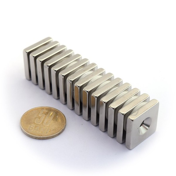 Неодимов магнит блок 20 x 20 x 4 мм с потопена дупка D4,5 D9,6 - N35 комплект