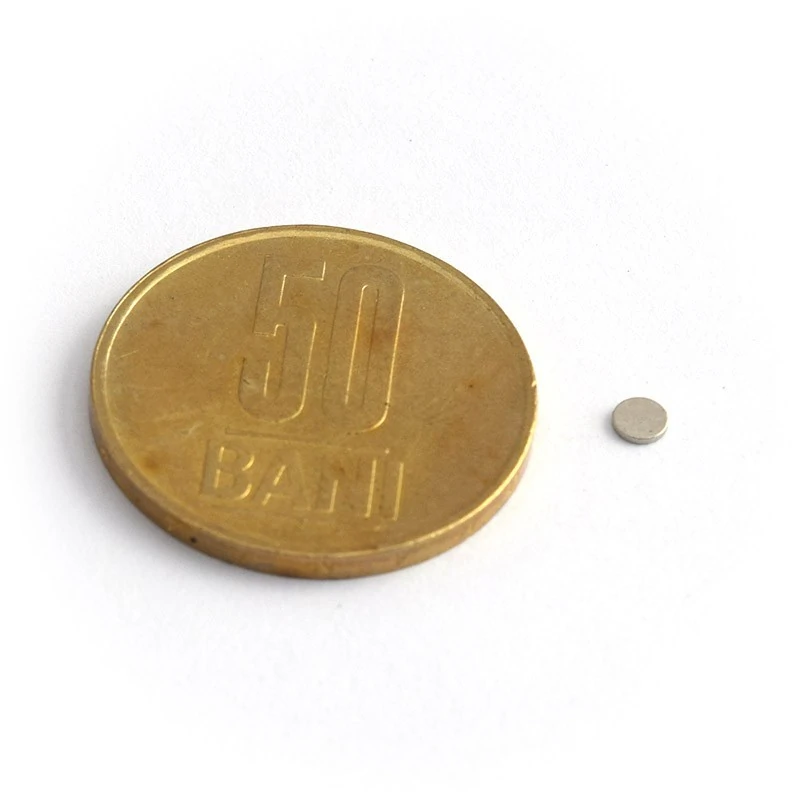 Magnet neodim disc 3 x 0,5 mm - N42 cu moneda 50 bani