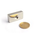 Неодимов магнит блок 40 x 20 x 10 мм с потопена дупка D4,5 D9,6 - N45 с монета