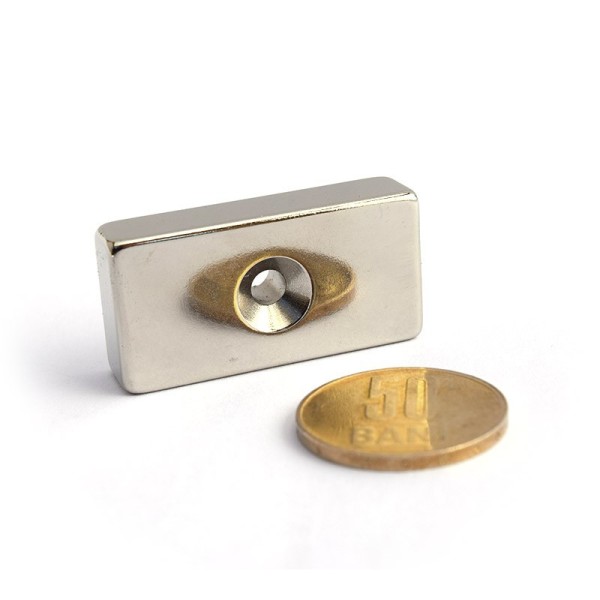 Magnet neodim bloc 40 x 20 x 10 mm cu gaura ingropata D4,5 D9,6 - N45 cu moneda