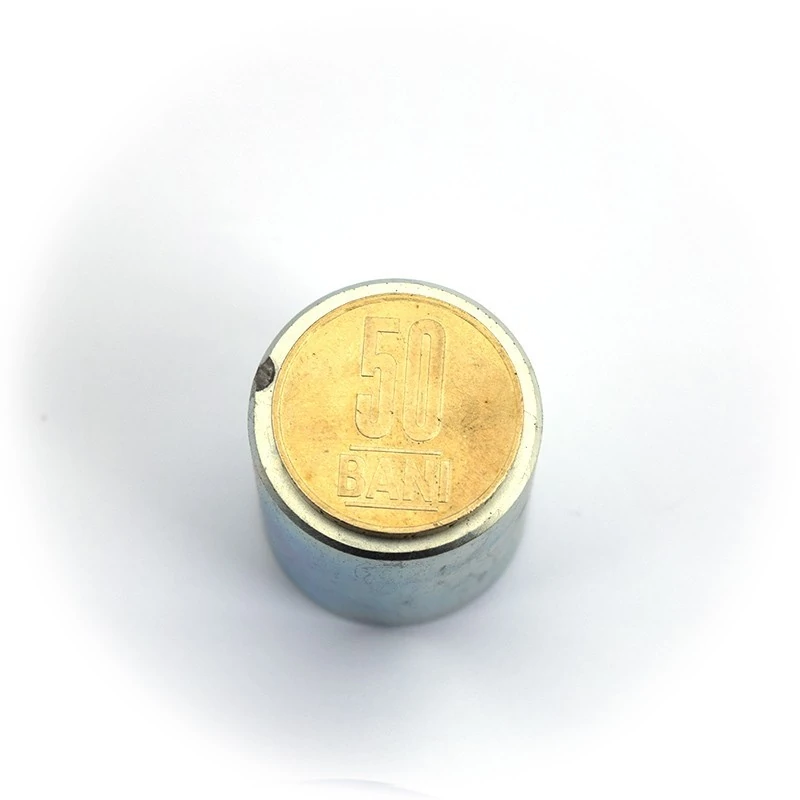 Magnet neodim inel 28 x 12 x 30 diametral - N35 cu moneda peste