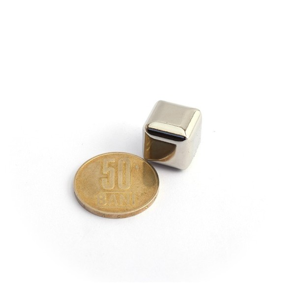 Magnet neodim cub 15 mm - r4 cu moneda