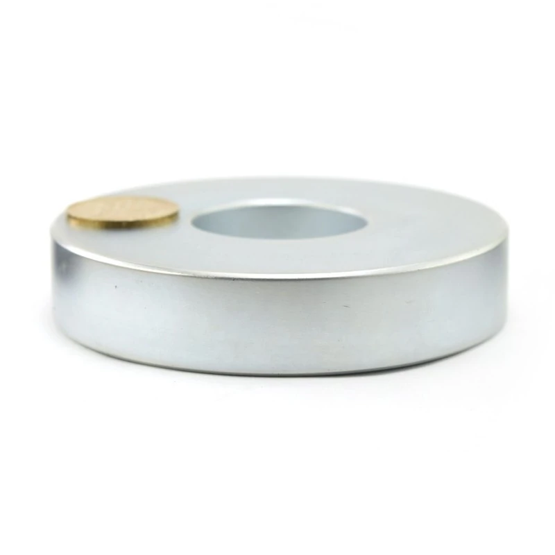 Magnet neodim inel 95 x 36,6 x 20 mm cu moneda de 50 bani peste