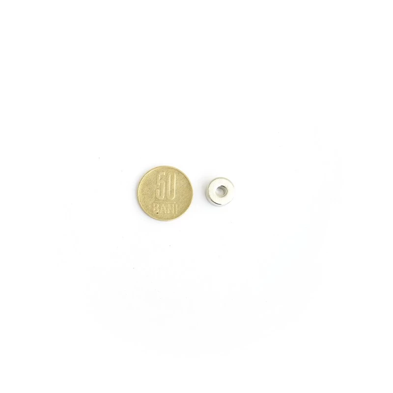 Magnet neodim inel 12 x 4 x 6 mm de sus cu moneda de 50 bani