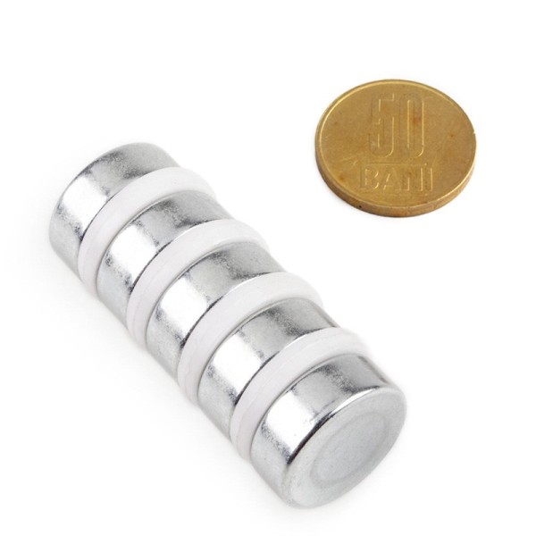 Magnet neodim disc 22 x 8 mm grup cu moneda de 50 bani