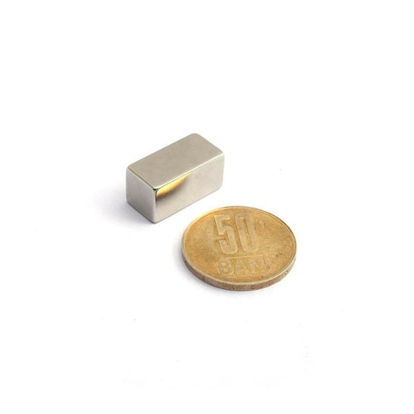 Неодимов магнит блок 20 x 10 x 10 мм с монета 50 стотинки