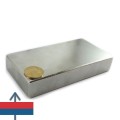 Неодимов магнит блок 140 x 70 x 25 мм с монета отгоре
