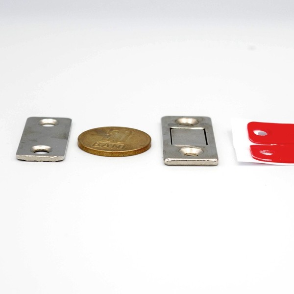 Изключително тънък магнитен затвор от стомана за мебели 41 x 17 x 2,3 мм - сравнение на дебелината