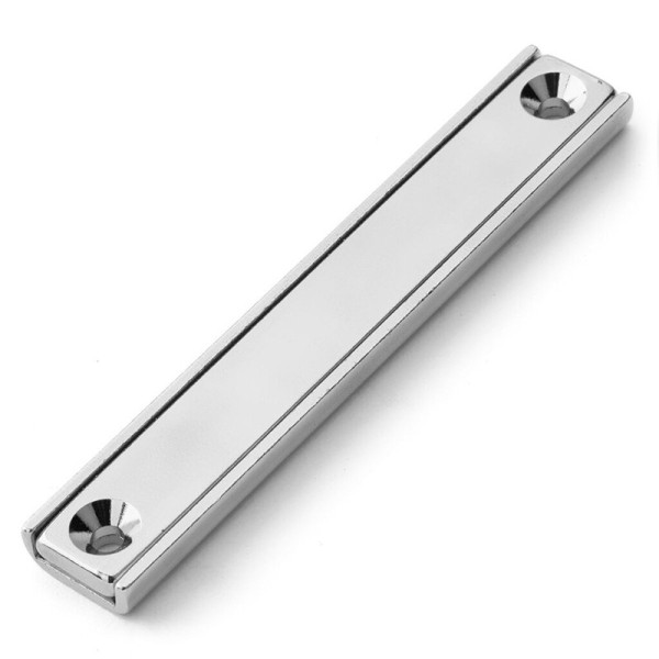 Magnet neodim bloc 80 x 13,5 x 5 mm, în carcasă, cu 2 găuri D 3,3 și șanfren D 6,5