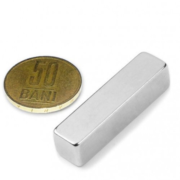Magnet neodim bloc 40 x 10 x 10 mm longitudinal - cu moneda de 50 bani